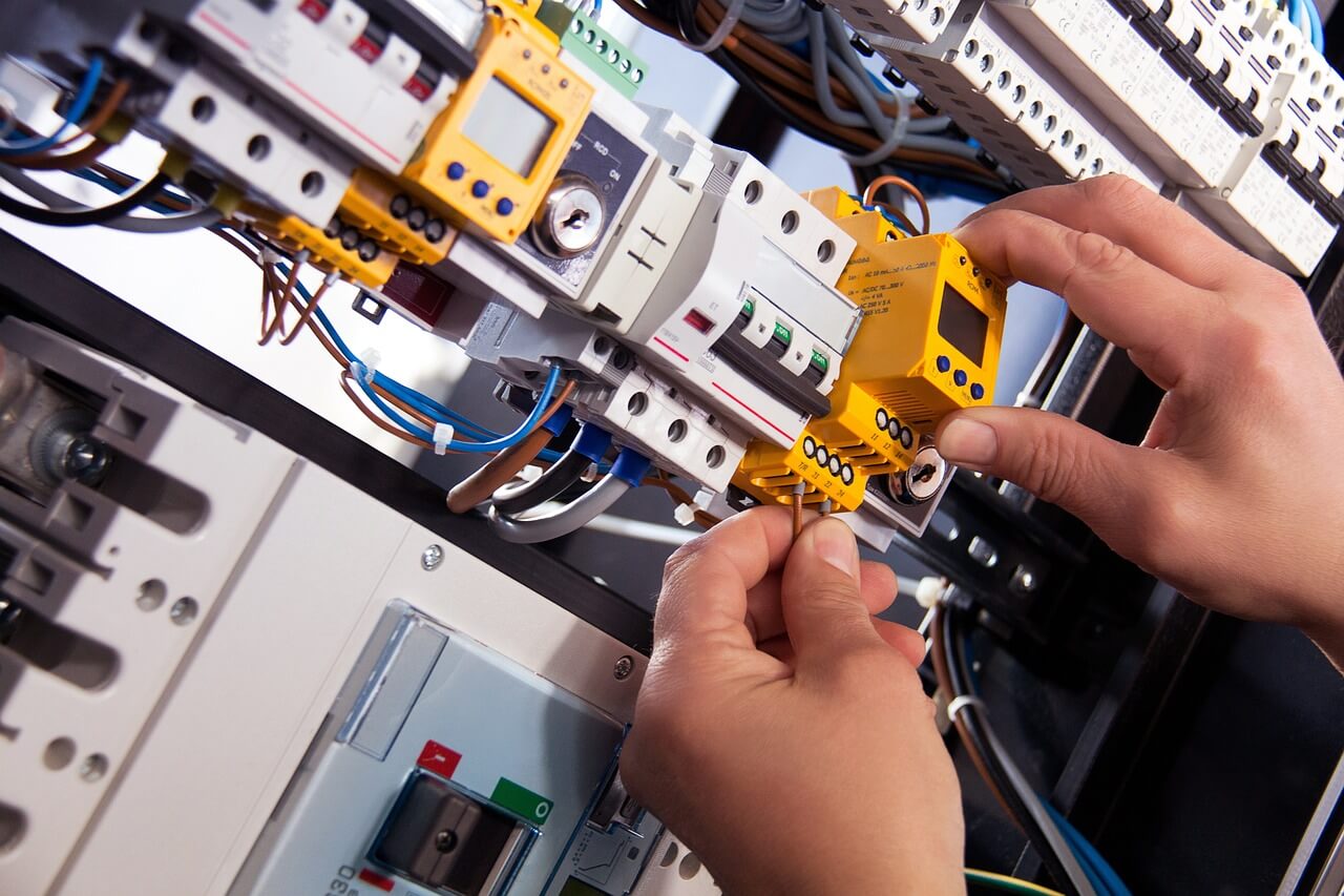 Elektryk z Uprawnieniami Warszawa – Profesjonalne Przeglądy